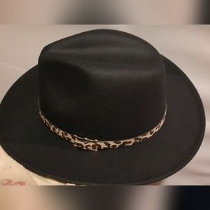 Black felt hat with leopard band